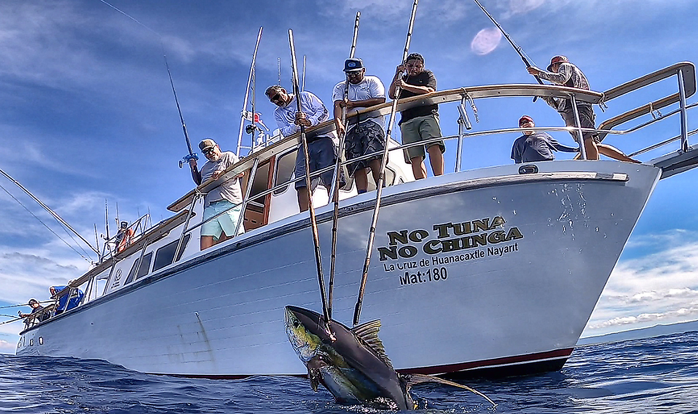 Anglers aboard No Tuna No Chinga running offshore out of Riviera Nayarit